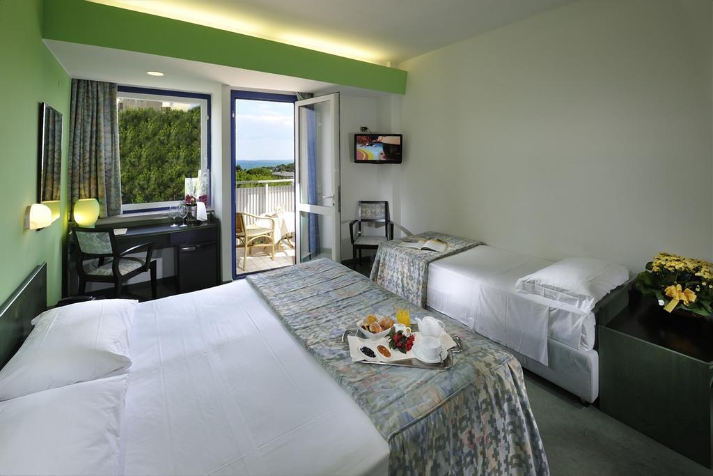 Hotel Medusa Splendid Lignano Sabbiadoro Exterior photo