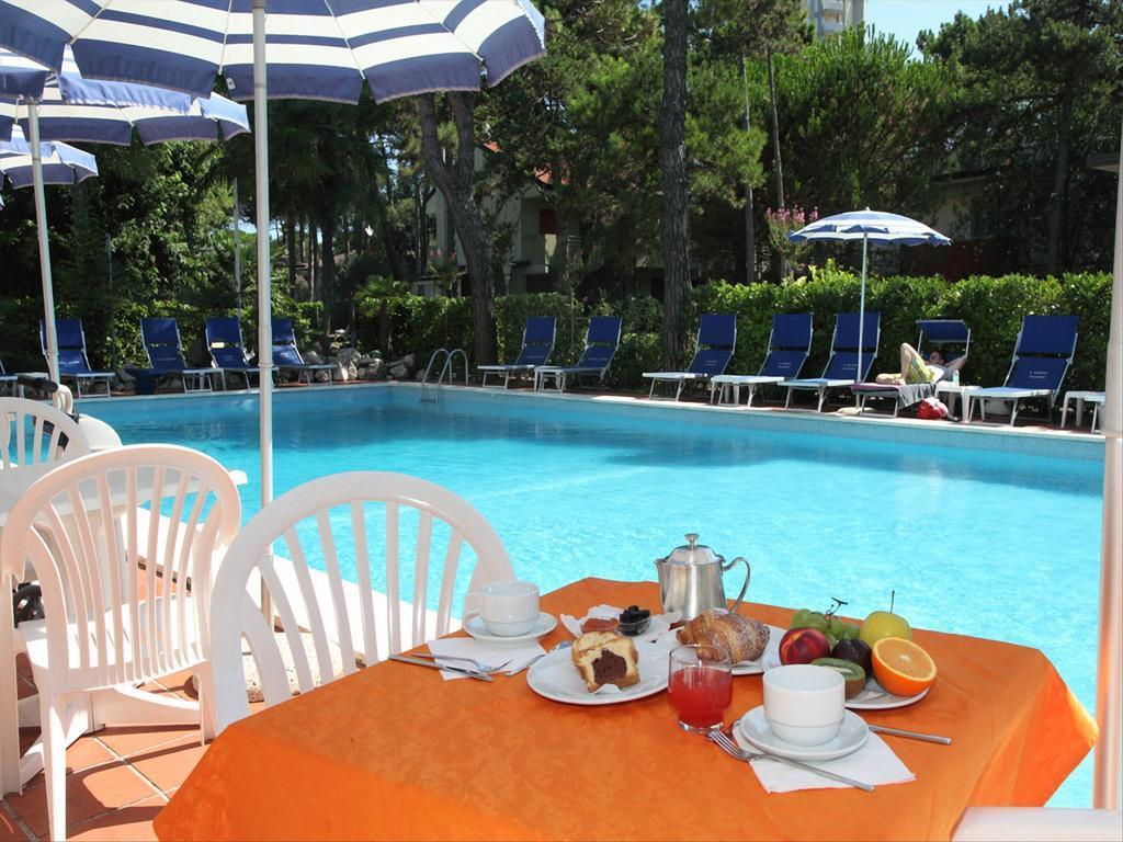 Hotel Medusa Splendid Lignano Sabbiadoro Exterior photo